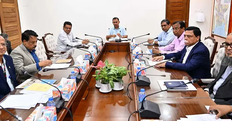 গুলশান-ধানমন্ডিসহ ঢাকার ৫ লেকের দূষণ রোধে সমন্বিত উদ্যোগের নির্দেশ প্রধানমন্ত্রীর